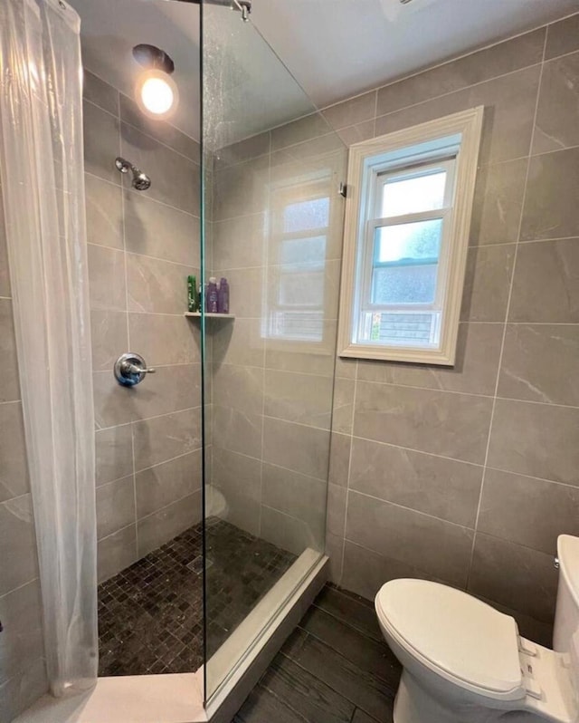 bathroom featuring toilet and a shower with curtain