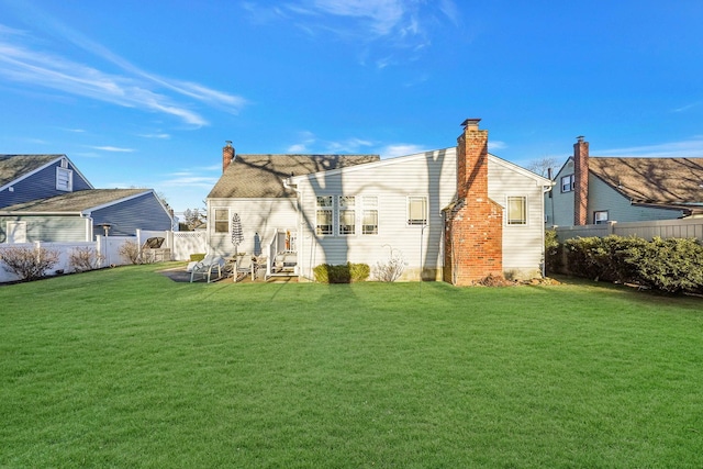 back of house featuring a lawn