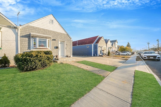 view of front of property with a front yard