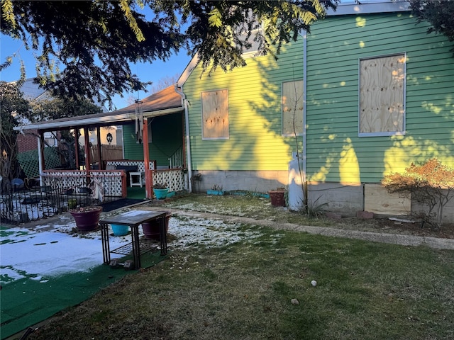 view of front of house with a front yard