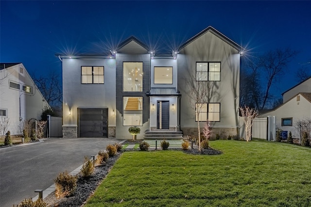 view of front of house featuring a lawn and a garage