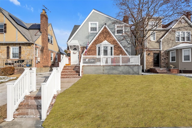 view of front of property with a front lawn