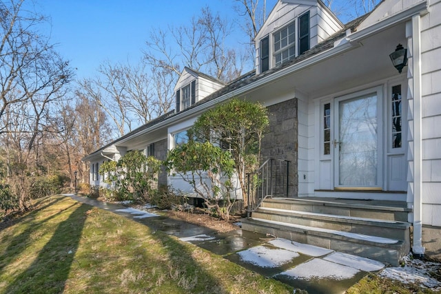 entrance to property featuring a yard