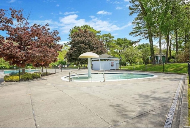 view of swimming pool