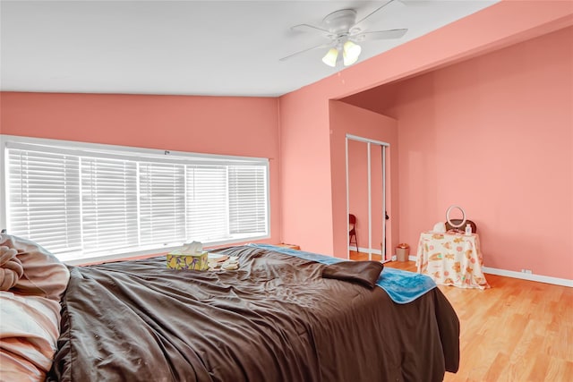 bedroom featuring light hardwood / wood-style floors and ceiling fan