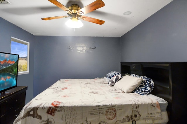 bedroom with ceiling fan