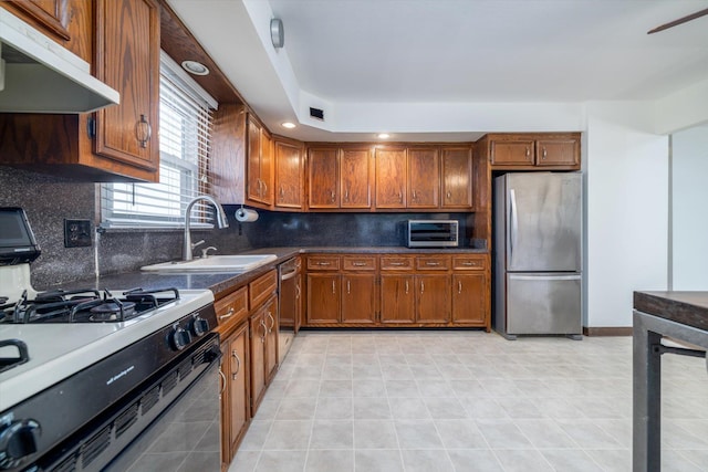 kitchen featuring sink, backsplash, appliances with stainless steel finishes, and wine cooler