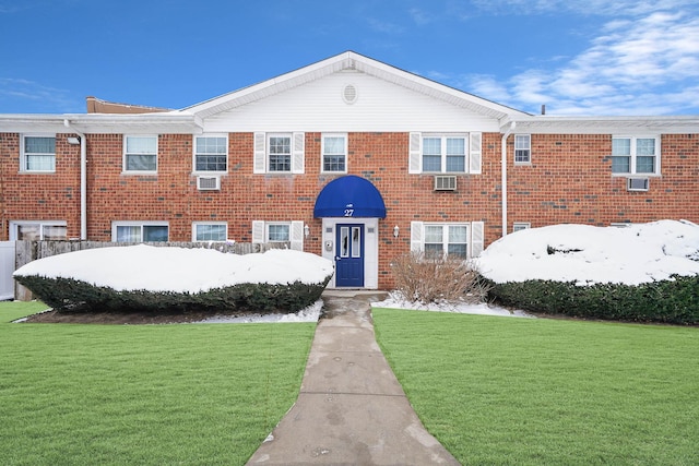 view of front of home featuring a front lawn