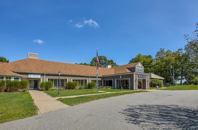 view of front of property with a front lawn