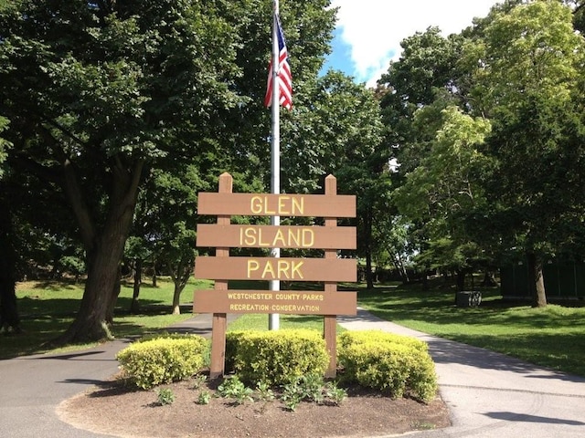 view of home's community featuring a lawn