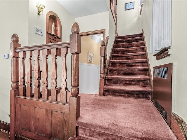 staircase featuring carpet flooring