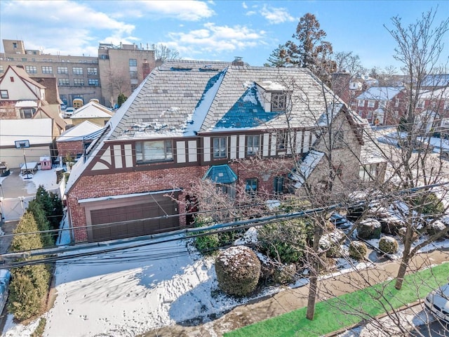 view of front facade featuring a garage