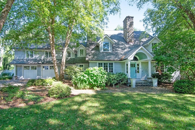 view of front facade with a garage and a front yard