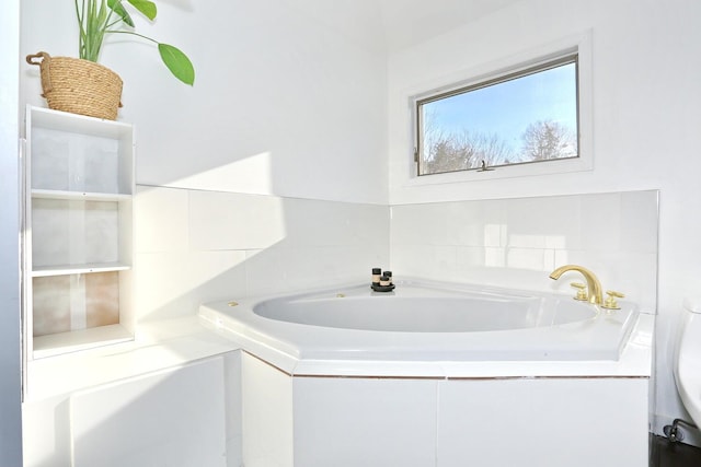 bathroom featuring tiled tub