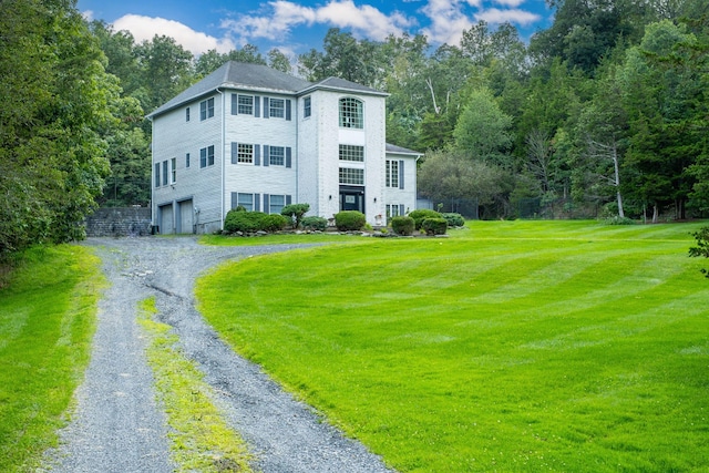 view of front facade featuring a garage and a front yard