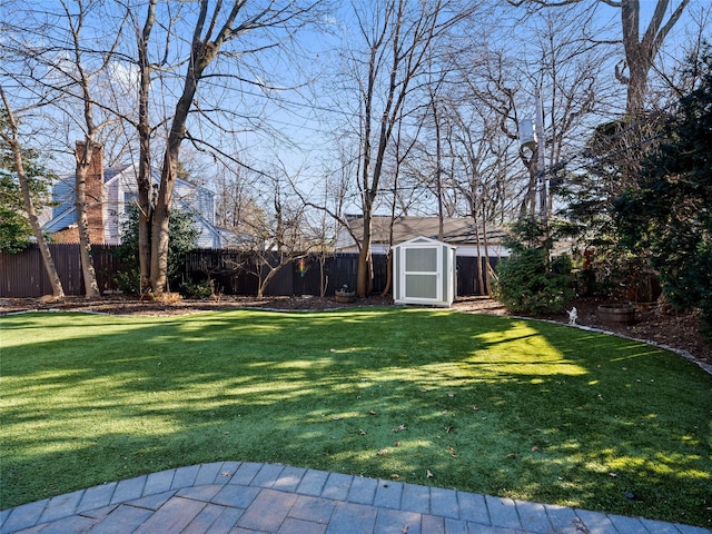 view of yard with a storage shed