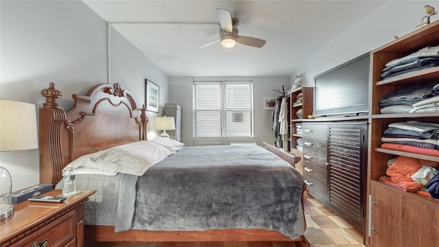 bedroom with ceiling fan