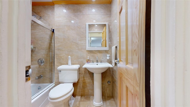 full bathroom featuring sink, toilet, and enclosed tub / shower combo