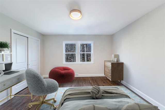 office area with dark hardwood / wood-style floors