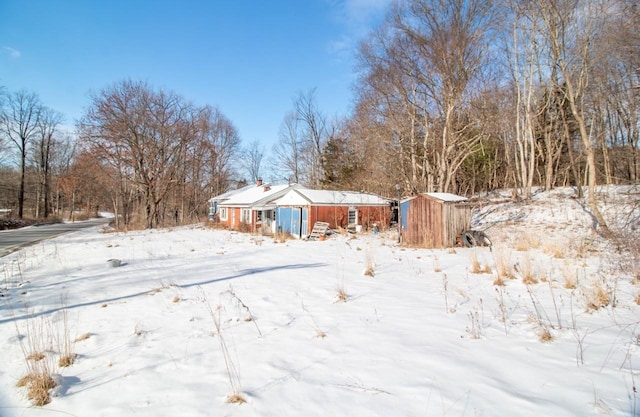 view of yard layered in snow