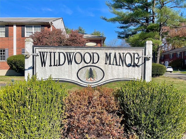 view of community / neighborhood sign