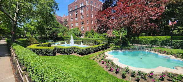 view of swimming pool