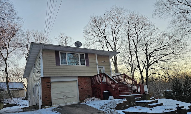 view of front facade featuring a garage