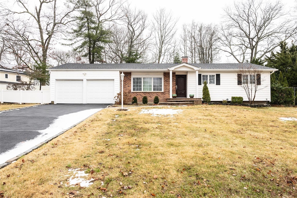 view of front facade with a garage and a front yard