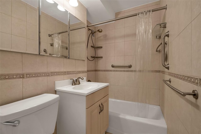 full bathroom with tile walls, backsplash, toilet, vanity, and shower / bathtub combination with curtain