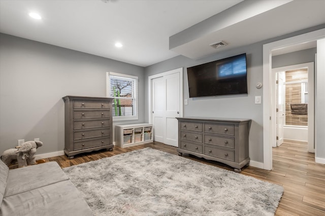 sitting room with light hardwood / wood-style floors