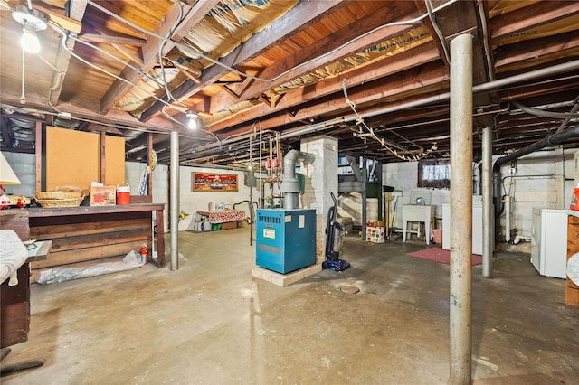 basement with washer / dryer and sink