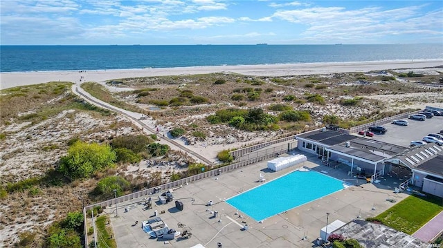 bird's eye view of a pool area and expansive beach