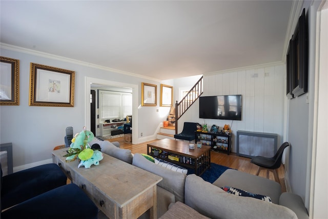 living room featuring hardwood / wood-style floors and crown molding