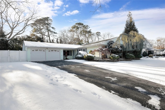 view of front facade featuring a garage