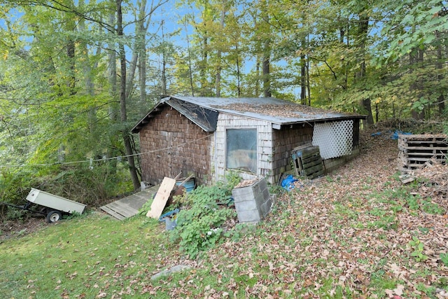 view of outbuilding