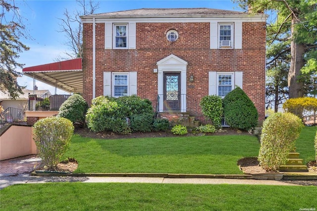 colonial-style house featuring a front lawn