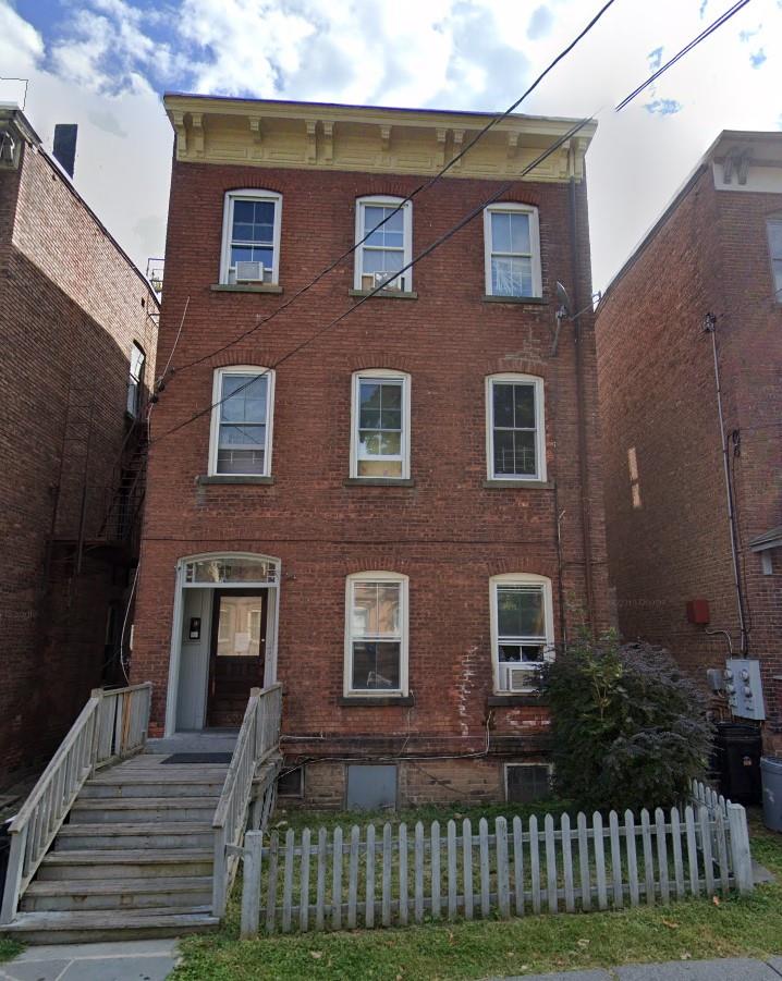 view of front of property with brick siding and a fenced front yard