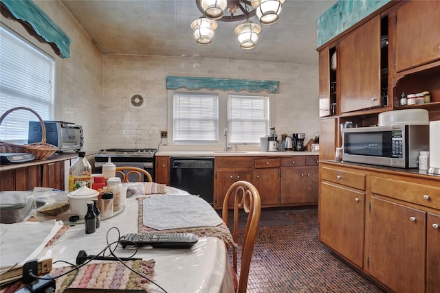 kitchen featuring stainless steel appliances, sink, a chandelier, and decorative backsplash