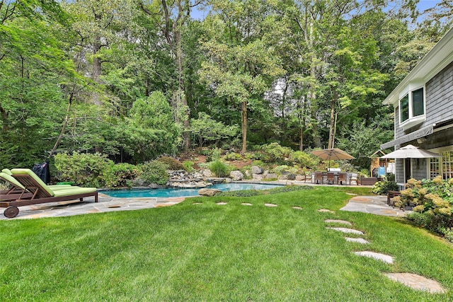 view of yard with a patio