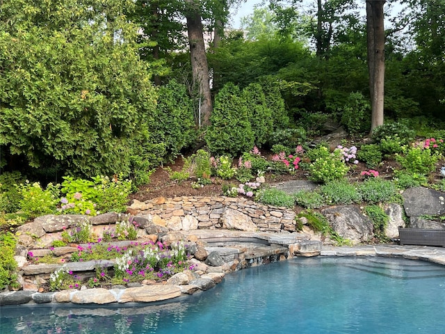 view of swimming pool