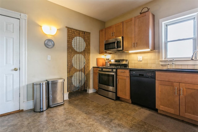 kitchen with stainless steel appliances, sink, and decorative backsplash