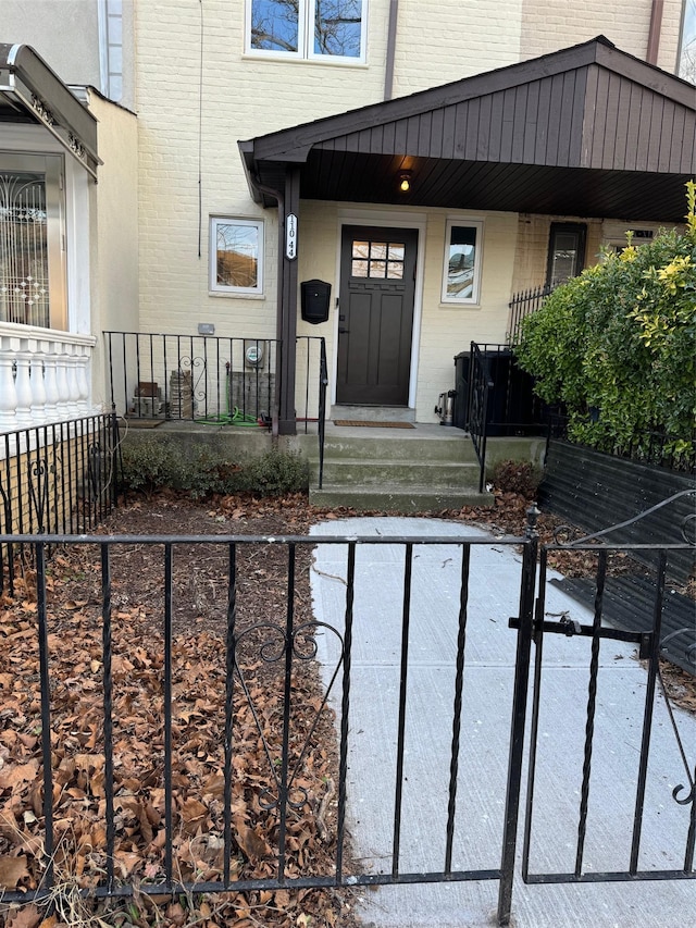 entrance to property featuring a porch