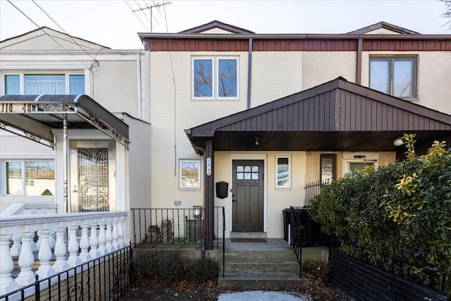 townhome / multi-family property featuring covered porch