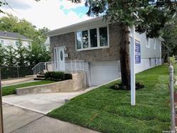 split foyer home featuring a front yard