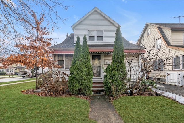 view of front of house with a front lawn