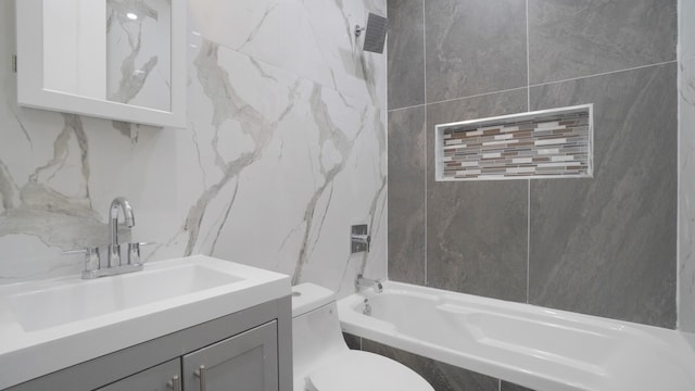 full bath with toilet, tasteful backsplash, tiled shower / bath, and vanity