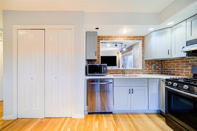 kitchen featuring sink, stainless steel appliances, and light hardwood / wood-style floors