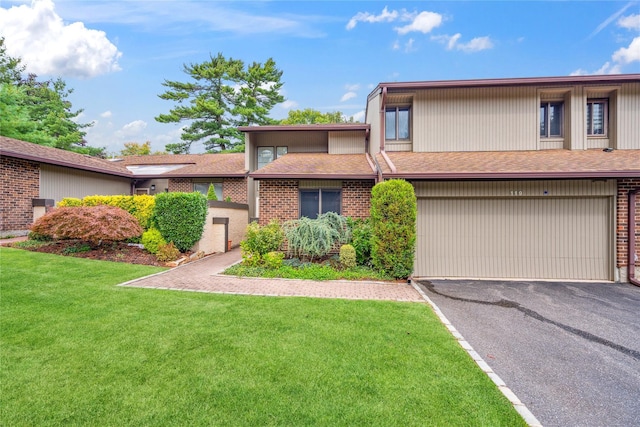 view of front of property featuring a garage and a front yard