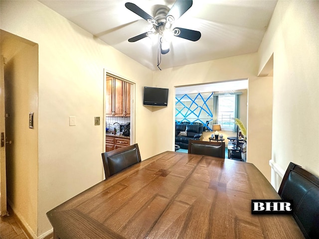 dining room with ceiling fan