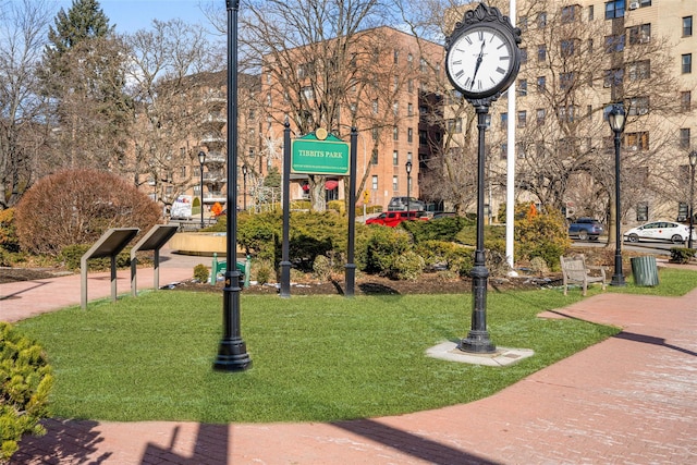 view of property's community featuring a yard